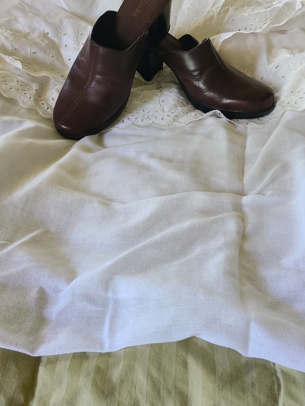 Vintage 90s/Y2K Clarks Brown Leather Center Seam Block Heel Clog Mules 6.5M